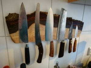 Bloc pour couteaux en bois de noyer et aimants