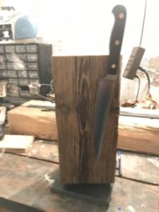 88 225x300 - Bûche de bois magnétique pour couteaux