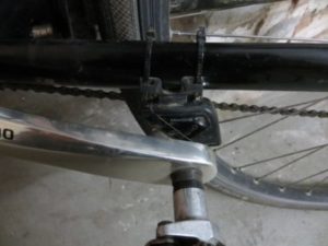 Ordinateur de vélo sécurisé avec un serre-câble